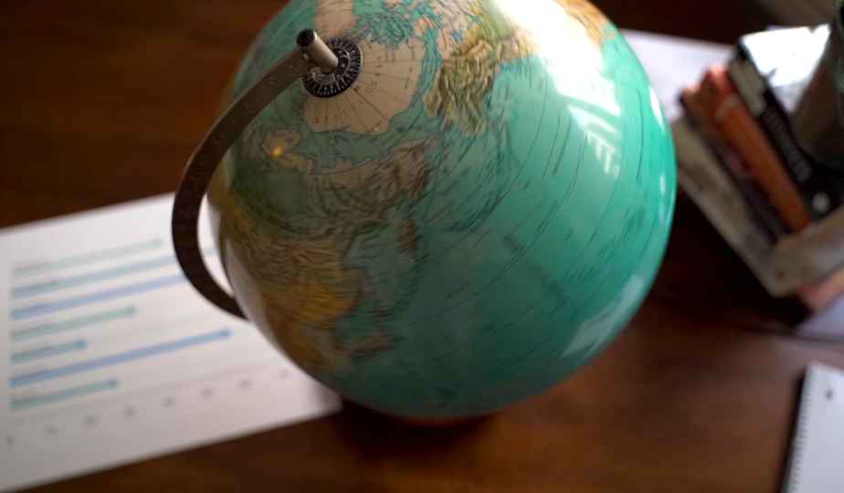 Operação portuária com contêineres e documentação de comércio exterior