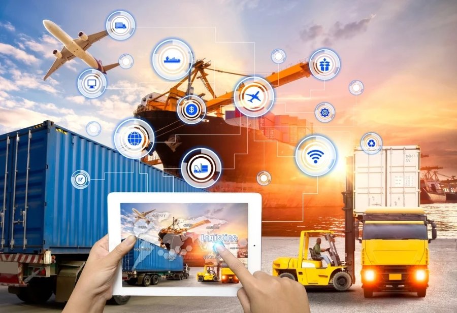 Terminal portário com ícones de logística e tablet exibindo dados operacionais